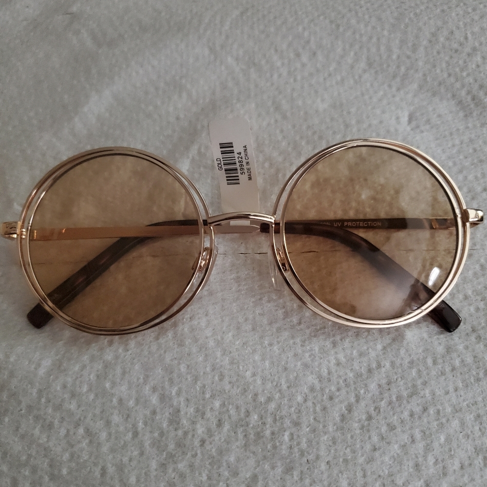 Gold circle sunglasses 🕶